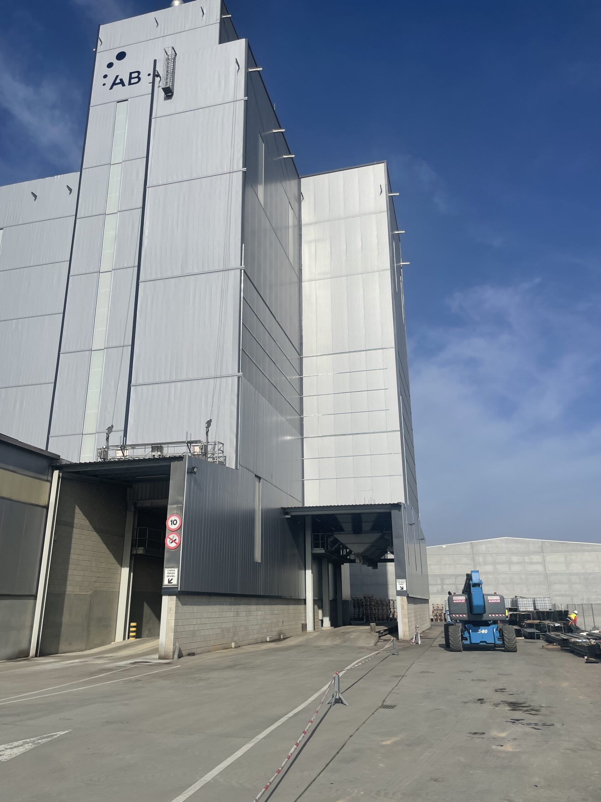Edificio de Indermetal, donde ofrecen soluciones estructurales a medida.